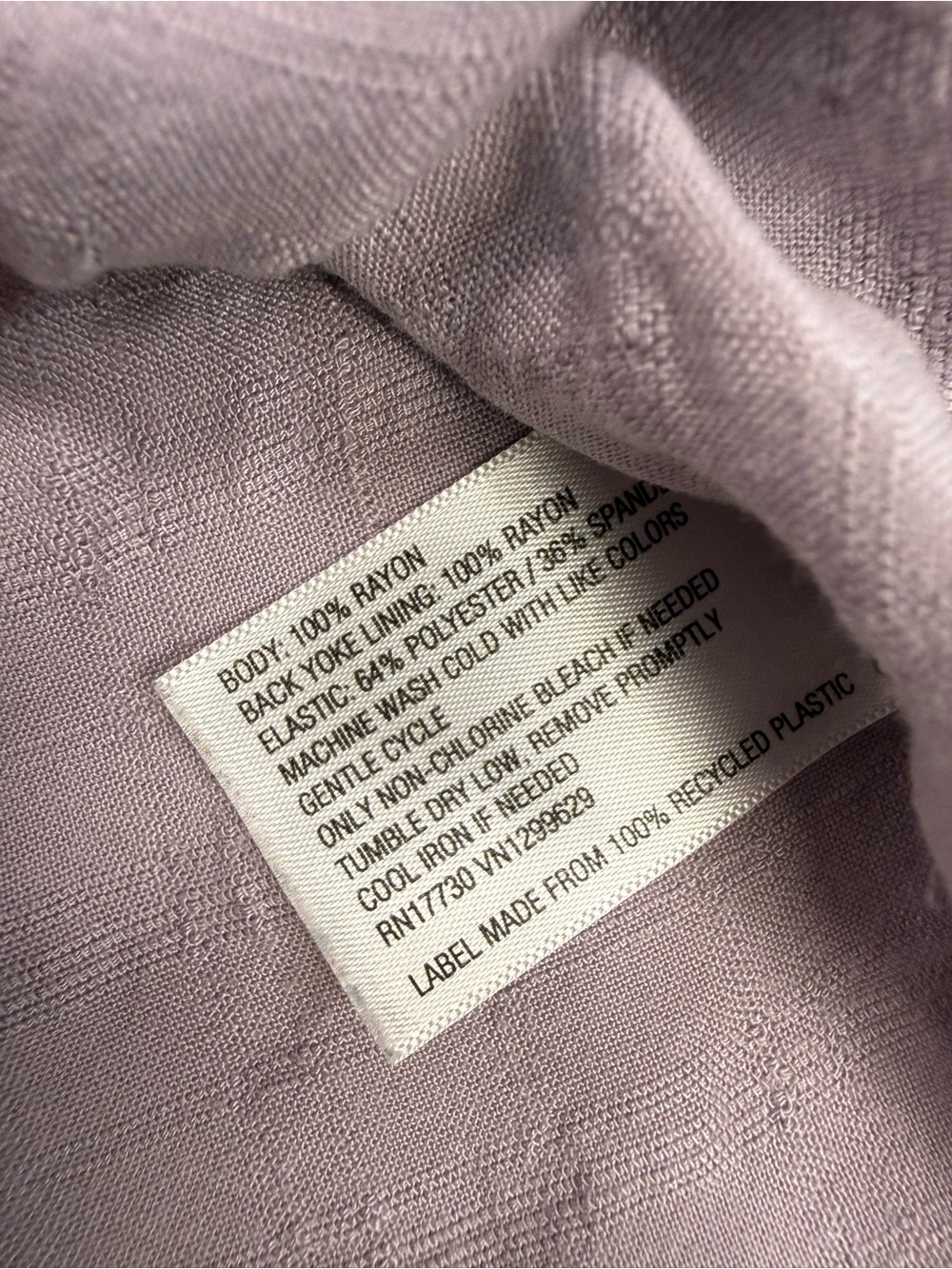 Sleeveless Button-Front Smocked Women's Top - Light  purple Size XL - Picture 7 of 9